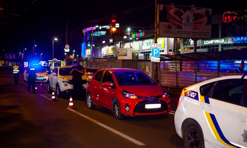 ДТП в Днепре: на дороге столкнулись два автомобиля 