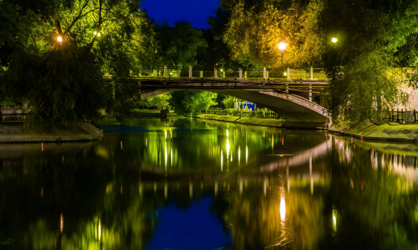 Ночной Днепр: как выглядит парк Глобы после заката