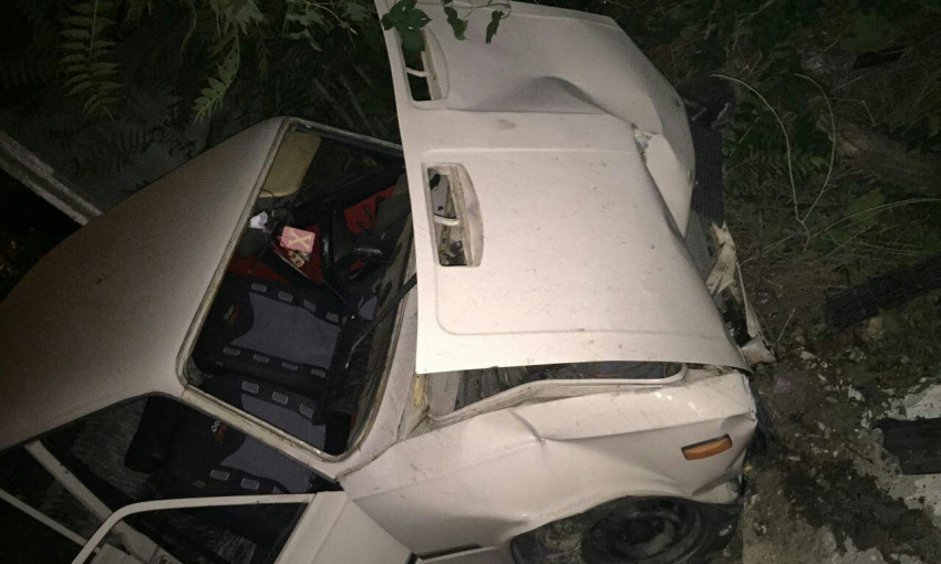 ДТП в Днепре: автомобиль врезался в бетонное ограждение 