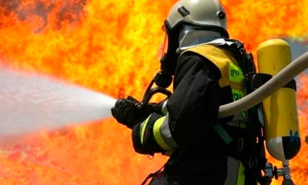 Пожарные Днепропетровщины спасли молодую мать