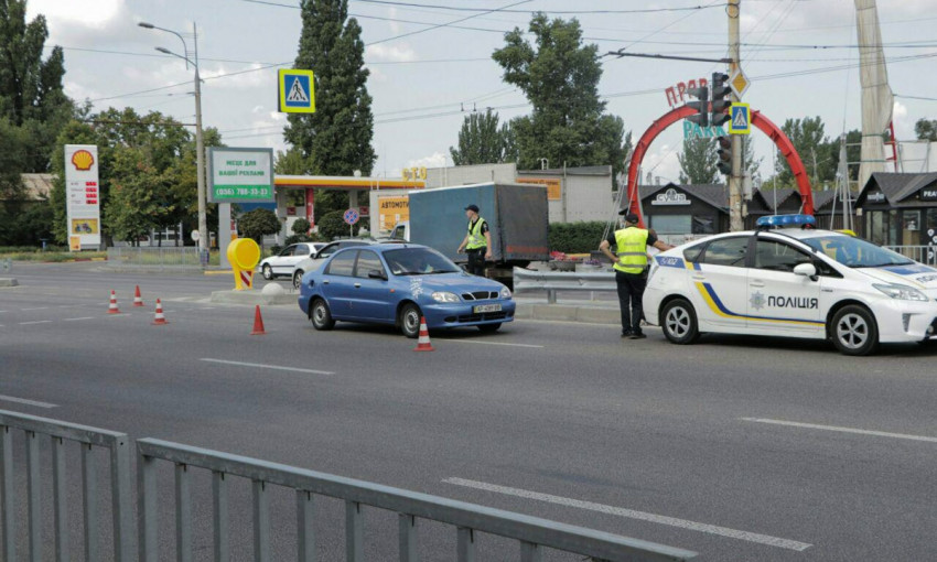 ДТП в Днепре: возле ТЦ «Наша Правда» Daewoo сбил пешехода 