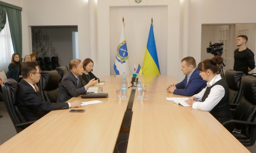 Мэр Днепра провел встречу с Чрезвычайным и Полномочным Послом Республики Корея в Украине 