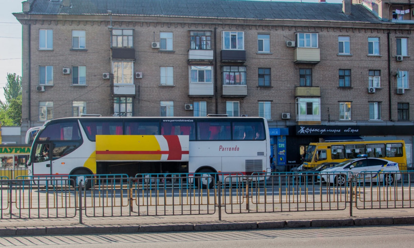 ЧП в Днепре: на Слобожанском проспекте задымился пассажирский автобус