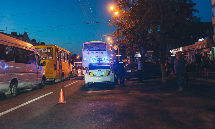 ДТП в Днепре: на Слобожанском проспекте автобус столкнулся с велосипедистом