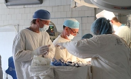 В Днепре врачи Мечникова спасают раненого бойца