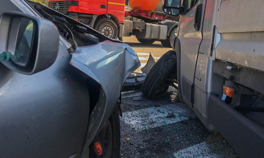 ДТП в Днепре: на Малиновского столкнулись Citroen и Ford