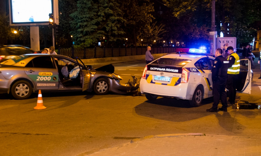 ДТП в Днепре: такси врезалось в Skoda