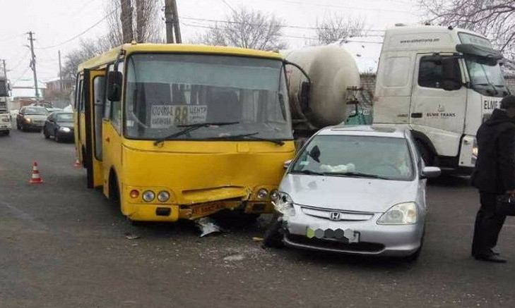 ДТП в Днепре: авто столкнулось с автобусом 