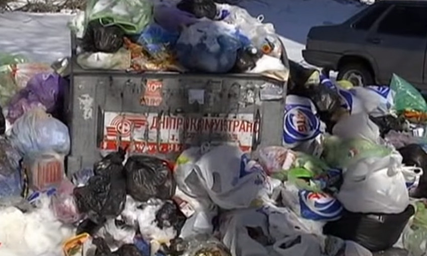 Стихийная свалка на Гагарина: днепряне недовольны вывозом мусора 