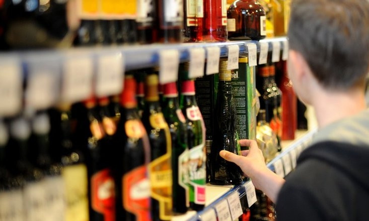 В Днепре ребенок воровал в супермаркете элитный алкоголь 