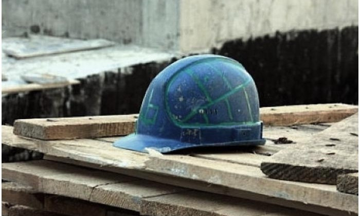 На Днепропетровщине рабочий упал с крыши дома