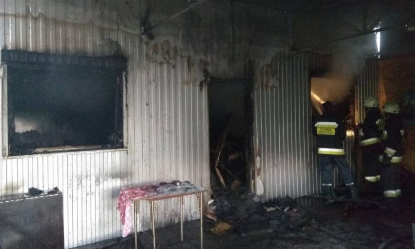 Пожар в Днепре: сотрудники ГСЧС тушили яхт-клуб