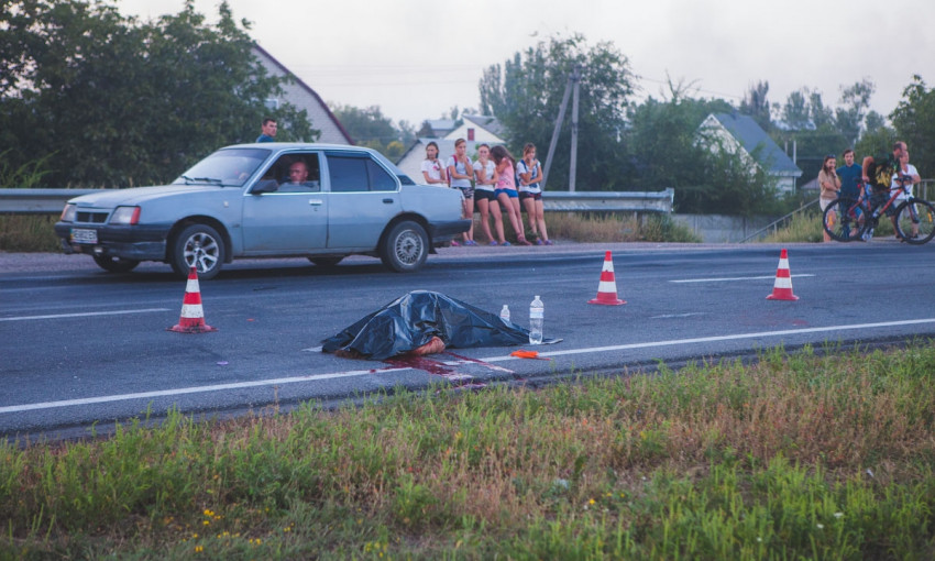 ДТП под Днепром: автомобиль насмерть сбил девочку 