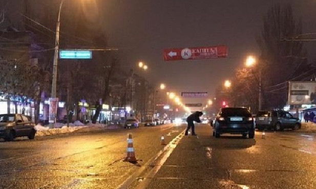 ДТП под Днепром: автомобиль сбил женщину 