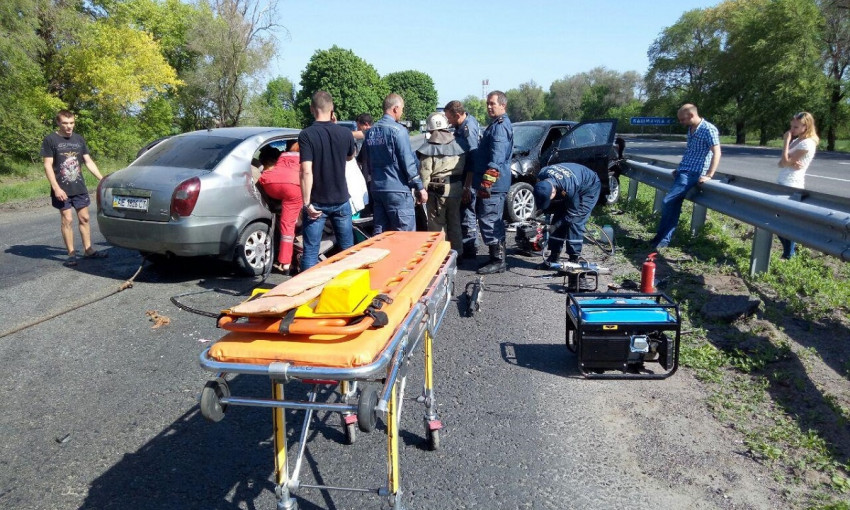 Смертельное ДТП на Днепропетровщине: женщина за рулем Nissan врезалась в Chery