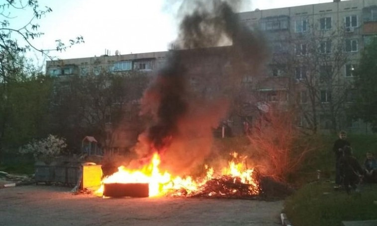 Пожар на Днепропетровщине: пожарные тушили кучу мусора