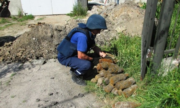 На Днепропетровщине сотрудники ГСЧС уничтожили 34 боеприпаса 