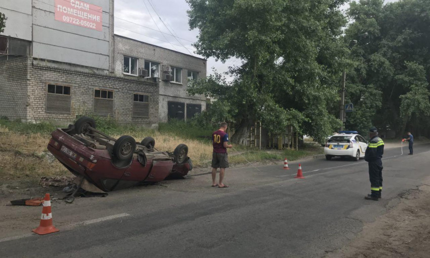 ДТП в Днепре: на дороге перевернулся автомобиль 