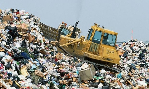 В Синельниково выбросили более ста тонн львовского мусора 