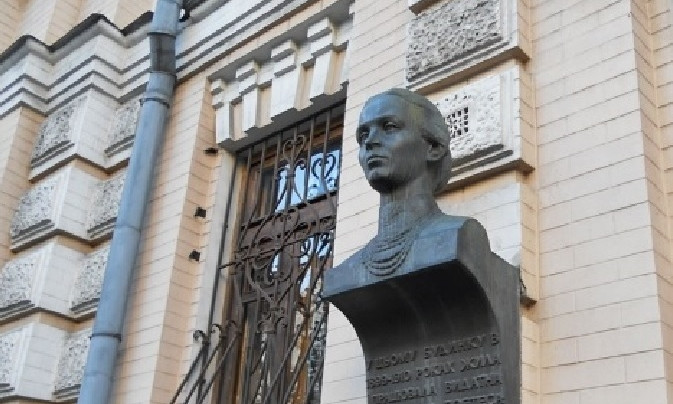 Культурный Днепр: в городе предлагают установить бюст Леси Украинки