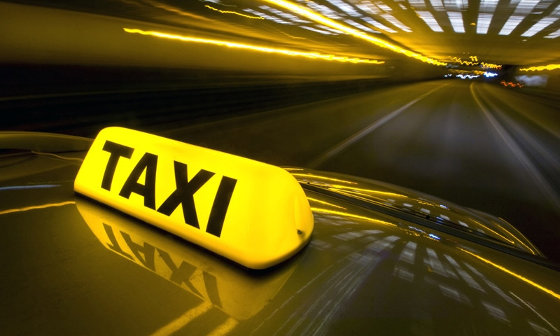 Таксисты Днепра протестуют против подорожания топлива 