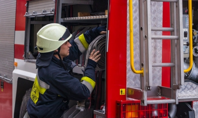 Пожар в Днепре: сотрудники ГСЧС тушили многоэтажный дом 