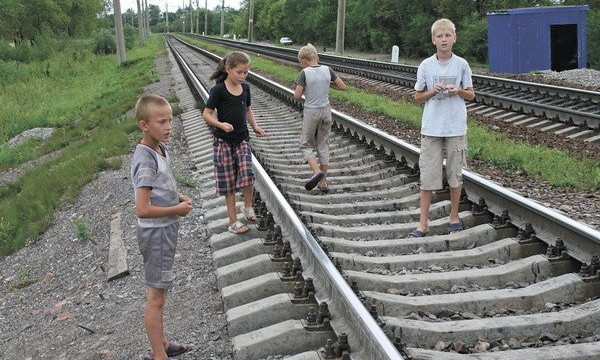 В Днепре дети прыгают под поезд 