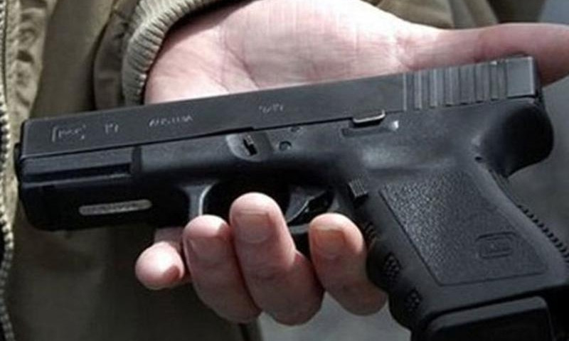 В Днепре мужчина продал пистолет сотрудникам полиции 
