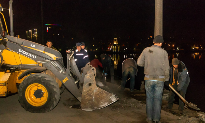 Ночной Днепр: как ночью ремонтируют Новый мост