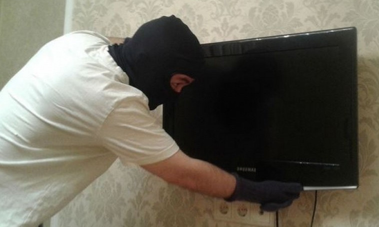 На Днепропетровщине домушника поймали на горячем с чужим телевизором 