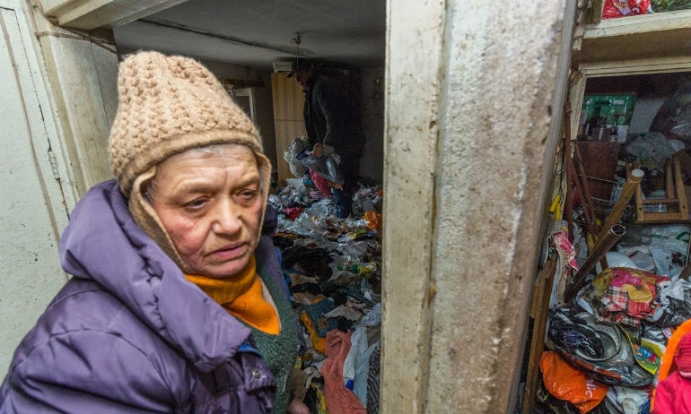 Жительница Днепра 20 лет не выносит мусор 