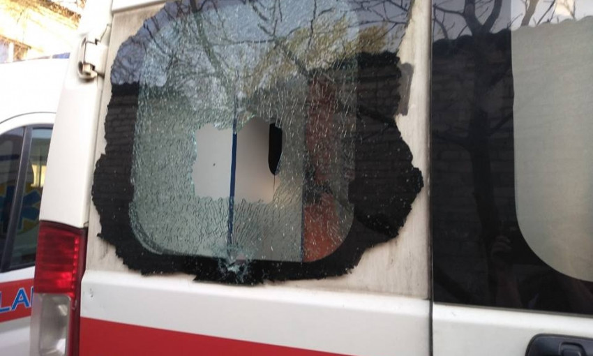 На Днепропетровщине пациент устроил акт вандализма в карете скорой помощи