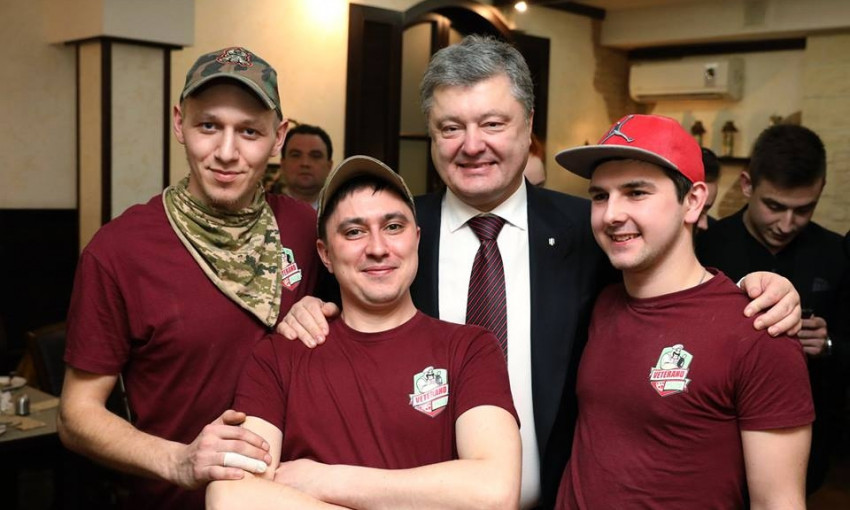 Петр Порошенко побывал в днепровской пиццерии 