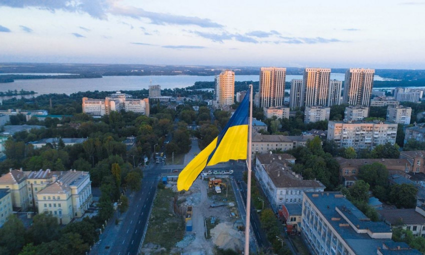 Патриотический Днепр: над городом подняли самый высокий украинский флаг 