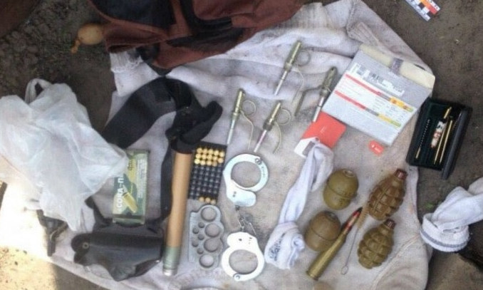 Житель Днепропетровщины устроил дома склад оружия и наркотиков 