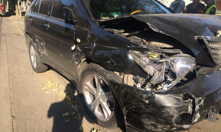 ДТП в Днепре: работник СТО попал в аварию на чужом автомобиле 