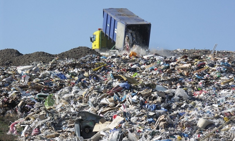 Мусоровозы из Львова пытаются скинуть мусор возле Днепра 