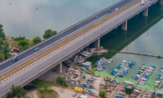 В Днепре мужчина уснул посреди Кайдакского моста