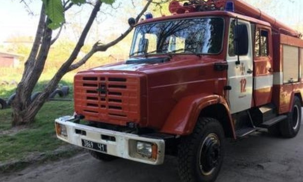 Пожар на Днепропетровщине: сотрудники ГСЧС тушили Daewoo Lanos
