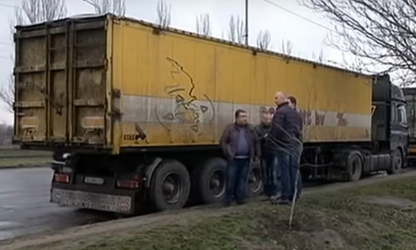 В Днепре остановлены семь фур с мусором из Львова 