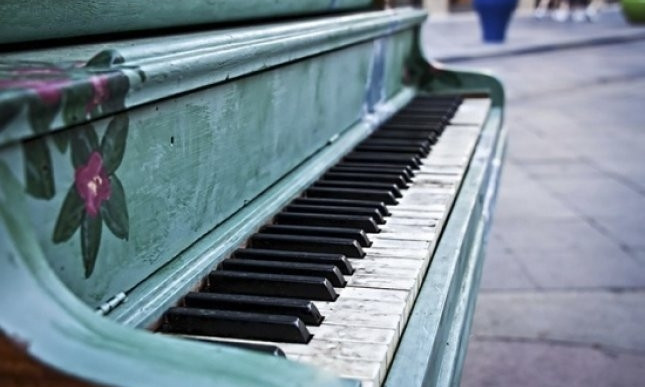 На Набережной установили пианино 