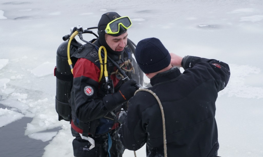 ЧП в Днепре: мужчина провалился под лед