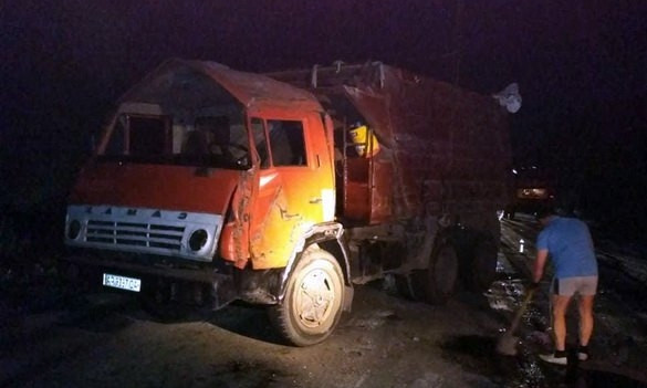ДТП на Днепропетровщине: на дороге перевернулось грузовое авто