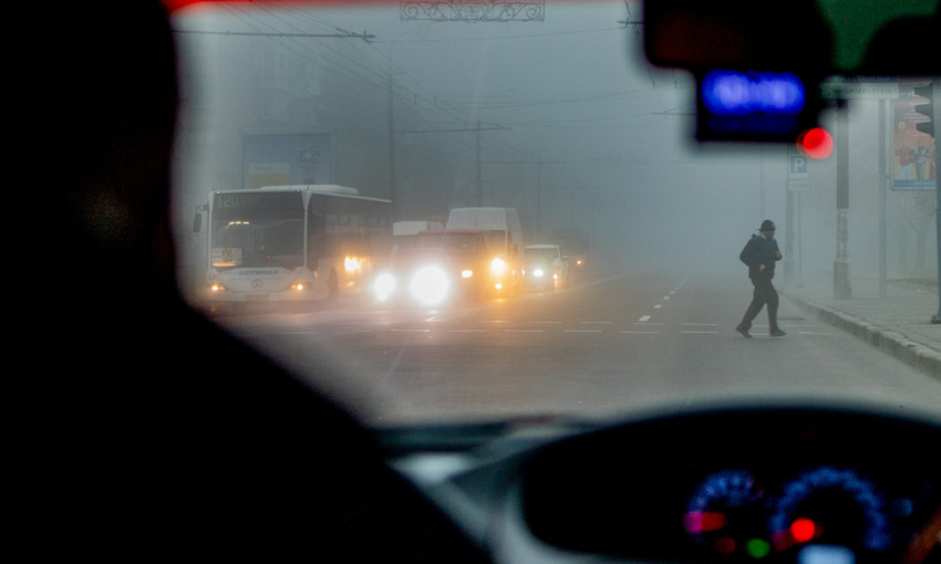 Туманный Днепр: автомобилисты жалуются на плохую видимость 