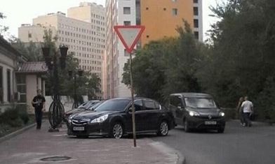 Жители Днепра недовольны состоянием дорожных знаков 
