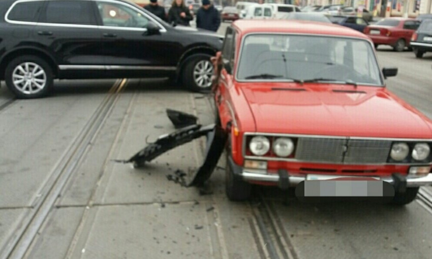 В Днепре два автомобиля Porshe попали в ДТП