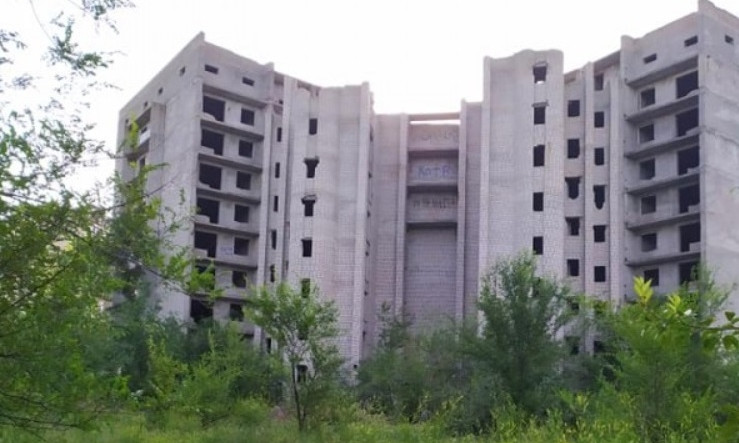 ЧП на Днепропетровщине: две школьницы упали с высотного здания 