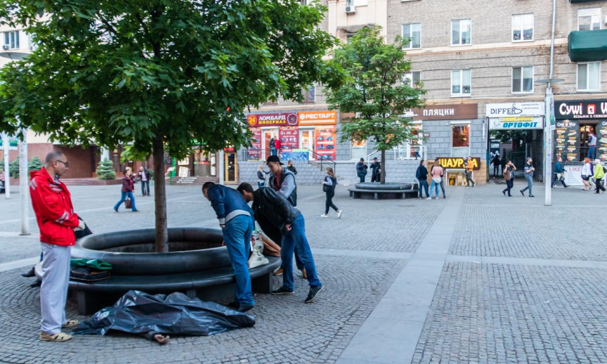 ЧП в Днепре: мужчина умер на Европейской площади