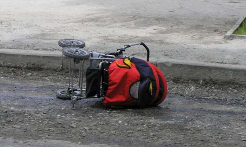 ДТП на Днепропетровщине: авто сбило женщину с коляской
