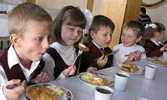 Из-за подорожания питания школьники Днепропетровщины экономят на обеде